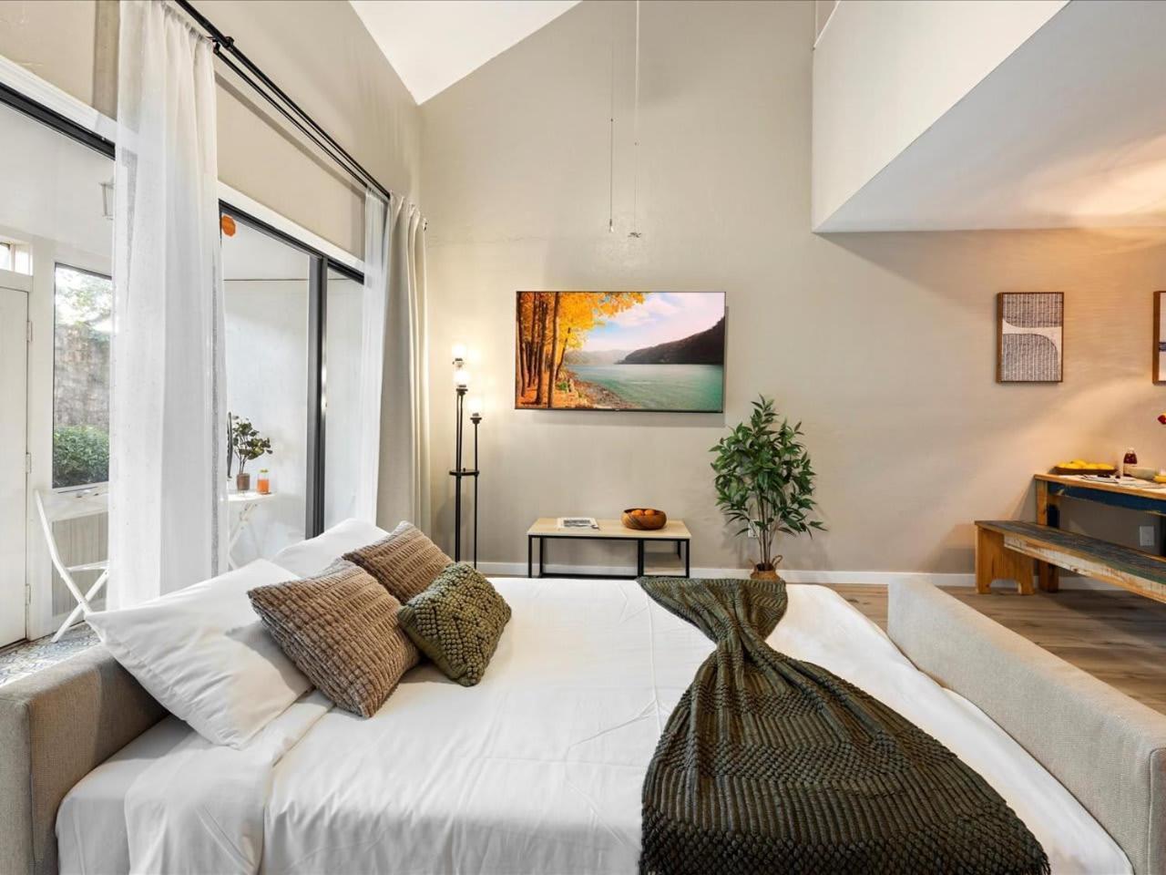 Artist'S Tower Townhome Just Renovated W Loft Gainesville Exterior foto